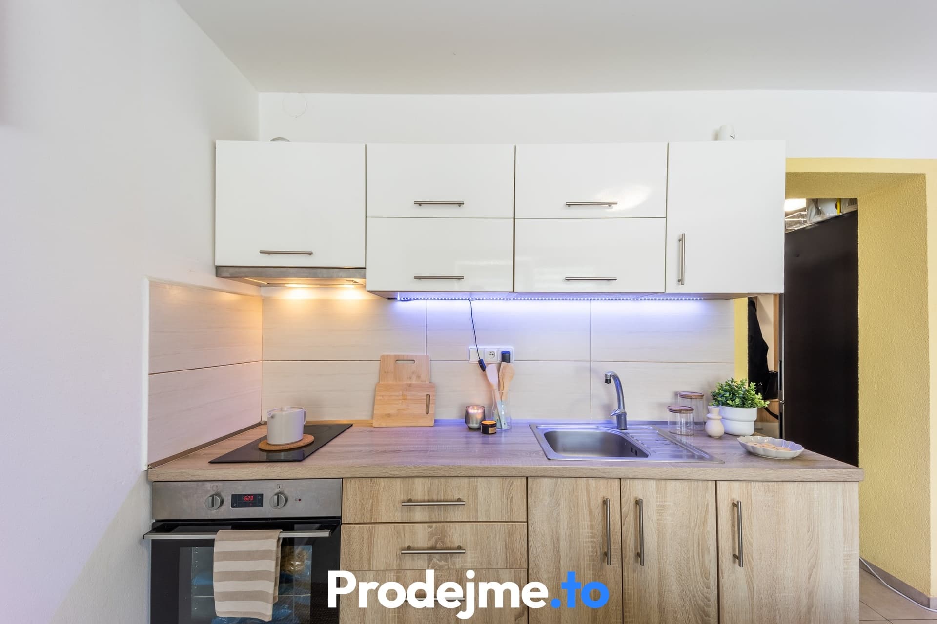 Pronájem bytu 2+kk, 45 m² - Znojmo