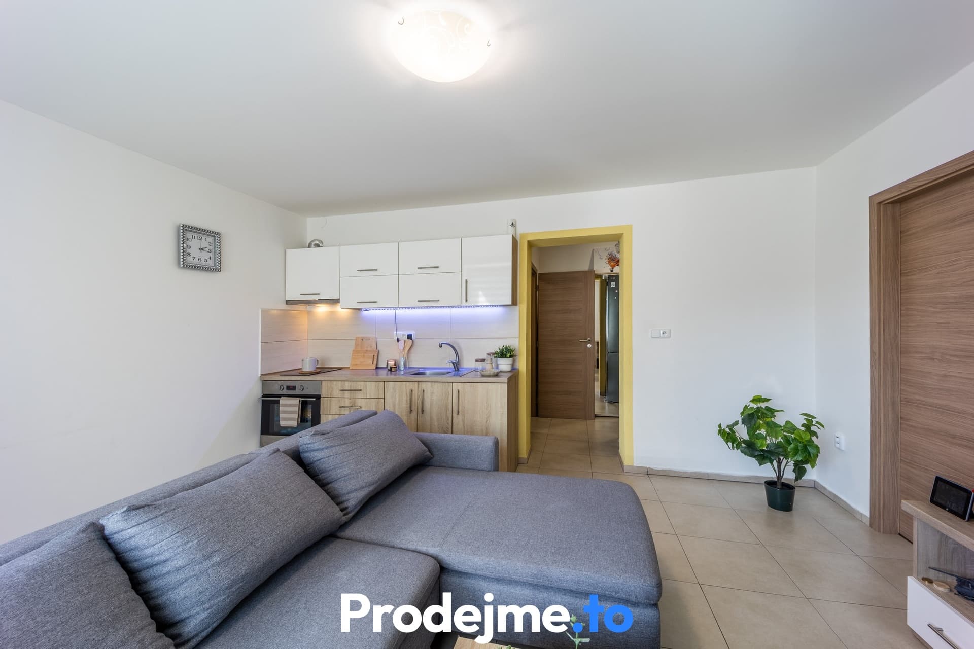 Pronájem bytu 2+kk, 45m2 - Na Hrázi, Znojmo
